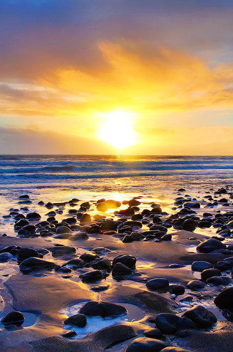 Talisker Bay, Isle of Skye. Tips for Traveling to Scotland -- What to Do, See, & Eat. www.kevinandamanda.com