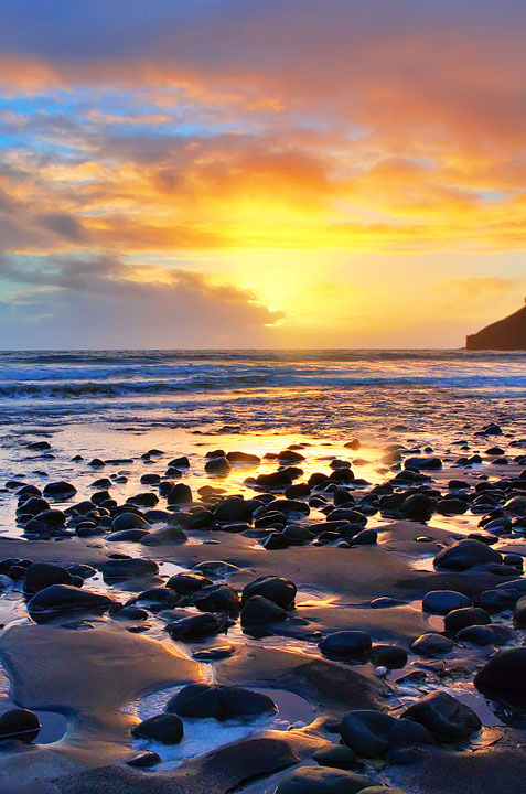 Talisker Bay, Isle of Skye. Tips for Traveling to Scotland -- What to Do, See, & Eat. www.kevinandamanda.com