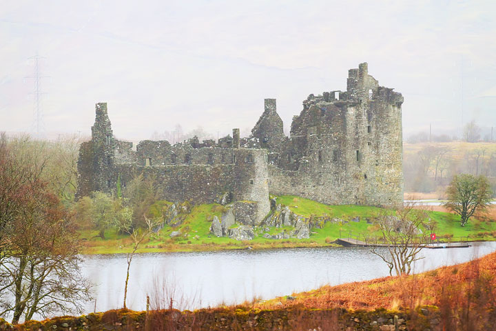 Kilchurn Castle. Tips for Traveling to Scotland. What to Do, See, & Eat. www.kevinandamanda.com