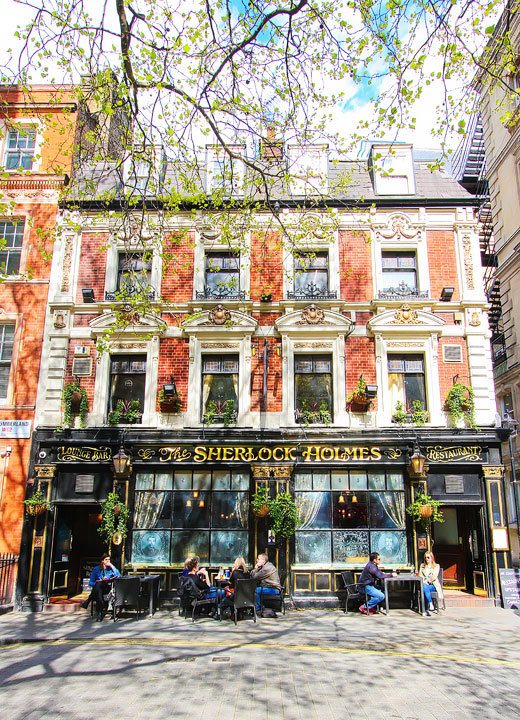 Sherlock Holmes Pub, London. www.kevinandamanda.com #travel #london