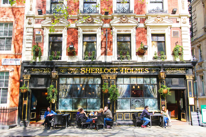 Sherlock Holmes Pub, London. www.kevinandamanda.com #travel #london