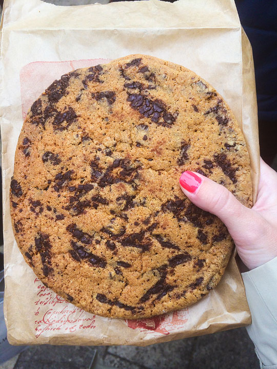 Cookies from Borough Market, London. Tips for Planning a London Vacation. www.kevinandamanda.com. #travel #london #england