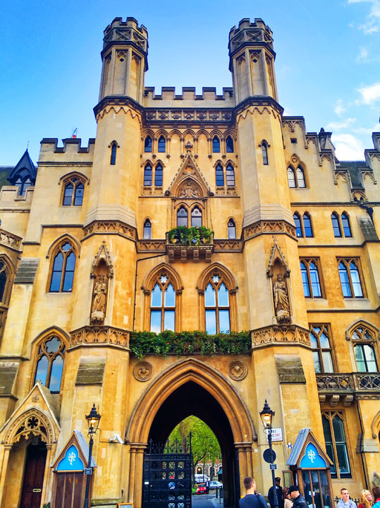 Westminster Abbey, London. Tips for Planning a London Vacation. www.kevinandamanda.com. #travel #london #england