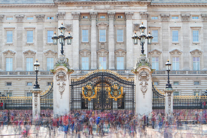 Buckingham Palace Gate, London. Tips for Planning a London Vacation. www.kevinandamanda.com. #travel #london #england