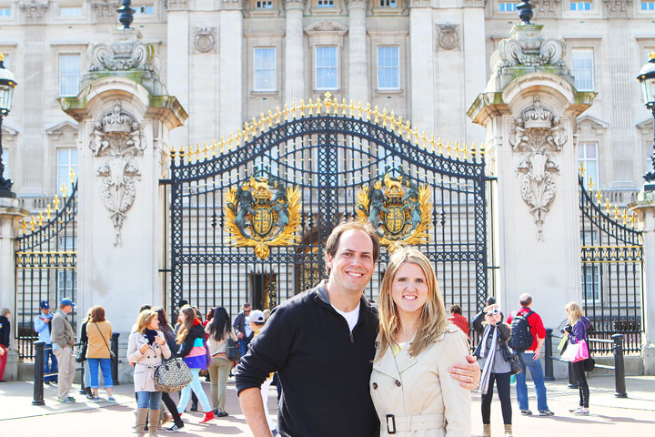 Buckingham Palace Gate, London. Tips for Planning a London Vacation. www.kevinandamanda.com. #travel #london #england