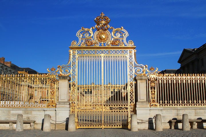 Image of the Gate to The Palace of Versailles