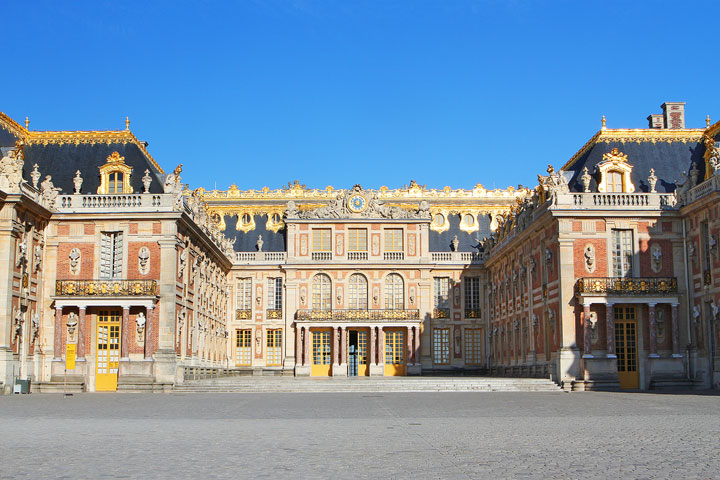 You can't go to Paris without seeing Versailles. Tips for planning a Paris Vacation. www.kevinandamanda.com #paris #travel #france #Versailles