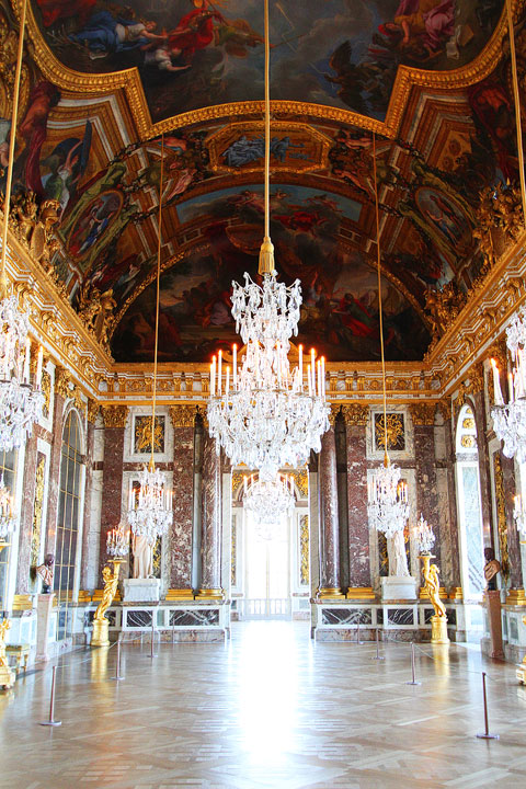 You can't go to Paris without seeing Versailles. Tips for planning a Paris Vacation. www.kevinandamanda.com #paris #travel #france #Versailles