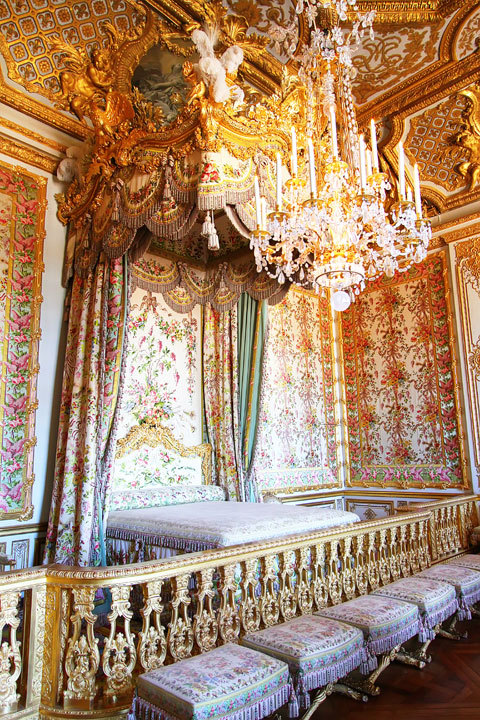 You can't go to Paris without seeing Versailles. Tips for planning a Paris Vacation. www.kevinandamanda.com #paris #travel #france #Versailles