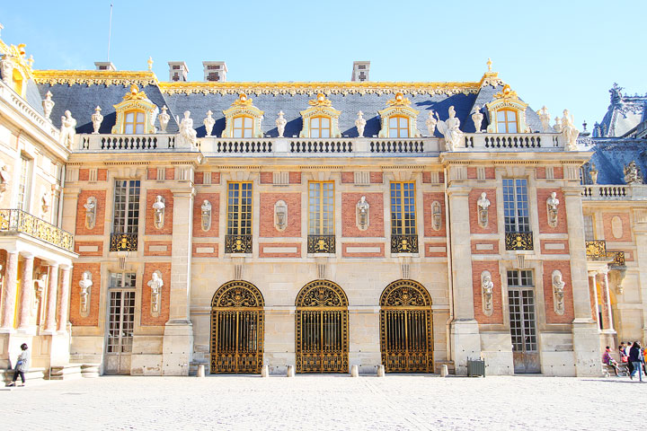 You can't go to Paris without seeing Versailles. Tips for planning a Paris Vacation. www.kevinandamanda.com #paris #travel #france #Versailles