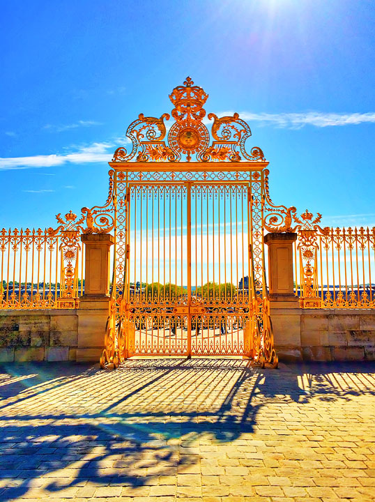 You can't go to Paris without seeing Versailles. Tips for planning a Paris Vacation. www.kevinandamanda.com #paris #travel #france #Versailles