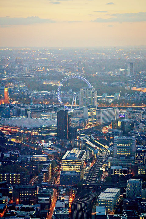Incredible sunset views over London. This is where to get the BEST sunset views in London! www.kevinandamanda.com #travel #london #england #sunset 