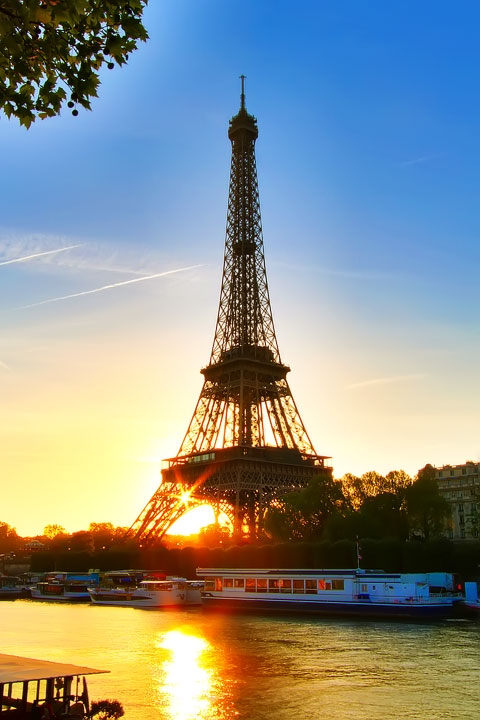 Eiffel Tower Sunset, Paris, France. www.kevinandamanda.com #travel #paris #france #photography