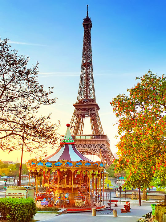 Eiffel Tower Sunset, Paris, France. www.kevinandamanda.com #travel #paris #france #photography