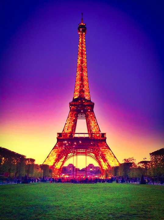 Eiffel Tower at Sunset, Paris, France. www.kevinandamanda.com #travel #paris #france #photography