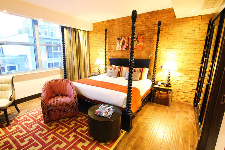 Where to Stay in London + Tips for London. www.kevinandamanda.com #travel #london #uk