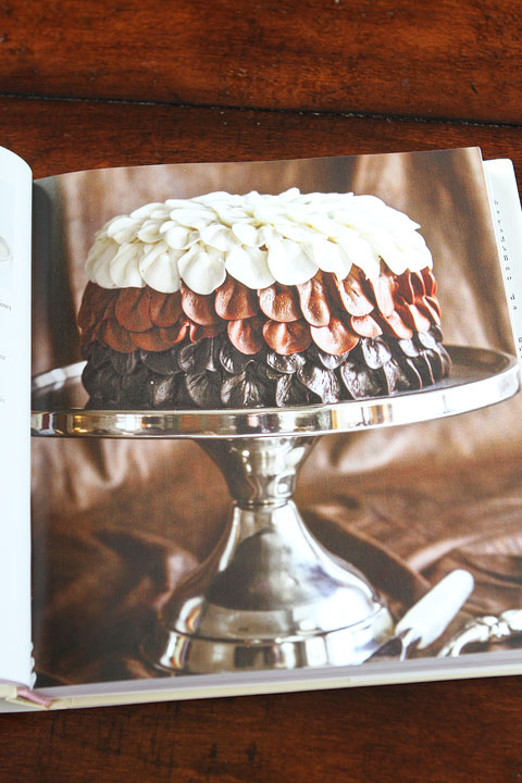 Surprise Inside Cakes Cookbook by Amanda Rettke Review. #cakedecorating #cookbook #recipe #giveaway