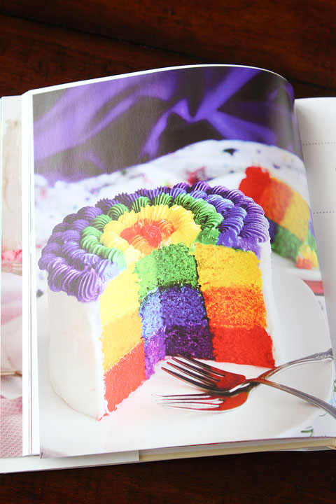 Surprise Inside Cakes Cookbook by Amanda Rettke Review. #cakedecorating #cookbook #recipe #giveaway