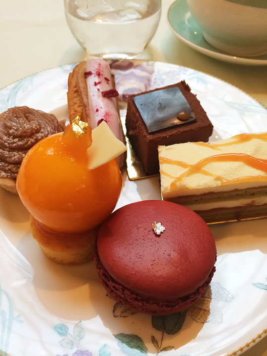 Afternoon Tea at the Savoy - Best Restaurants in London - A list of the BEST London restaurants and the best pubs in London!