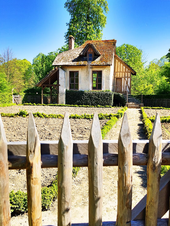 You can't go to Paris without seeing Versailles. Tips for planning a Paris Vacation. www.kevinandamanda.com #paris #travel #france #Versailles