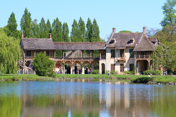 You can't go to Paris without seeing Versailles. Tips for planning a Paris Vacation. www.kevinandamanda.com #paris #travel #france #Versailles