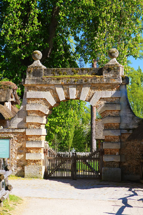 You can't go to Paris without seeing Versailles. Tips for planning a Paris Vacation. www.kevinandamanda.com #paris #travel #france #Versailles