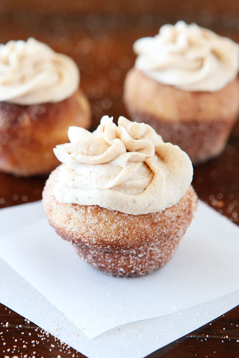 Brown Butter Snickerdoodle Doughnut Muffins with Brown Butter Buttercream Frosting #recipe #doughnut #food