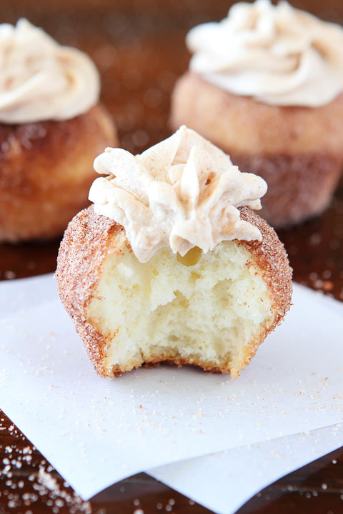 Brown Butter Snickerdoodle Doughnut Muffins with Brown Butter Buttercream Frosting #recipe #doughnut #food