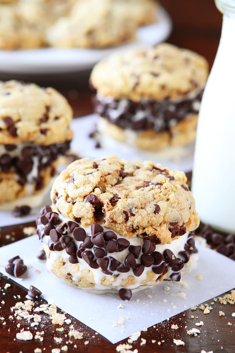 Cake Mix Oatmeal Cookies! Only 5-Ingredients. Sooooooo good!! #recipe #cookies #food