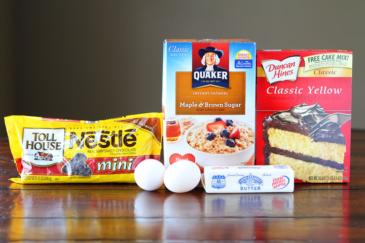 Cake Mix Oatmeal Cookies! Only 5-Ingredients. Sooooooo good!! #recipe #cookies #food