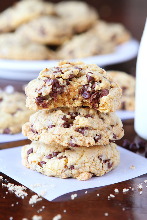 Cake Mix Oatmeal Cookies! Only 5-Ingredients. Sooooooo good!! #recipe #cookies #food