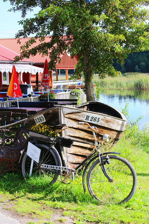 A walk through the Swedish countryside in Spiken, Sweden. #travel #sweden #photography www.kevinandamanda.com