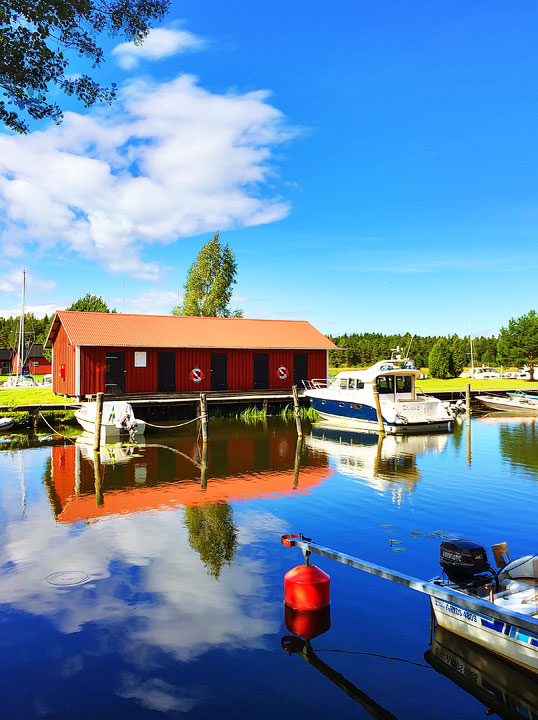 A walk through the Swedish countryside in Spiken, Sweden. #travel #sweden #photography www.kevinandamanda.com