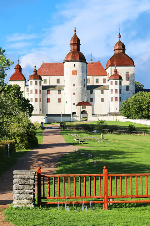 Weekend Getaway in Sweden: Spend a Night at Läckö Castle. #travel #sweden #holiday #photography www.kevinandamanda.com