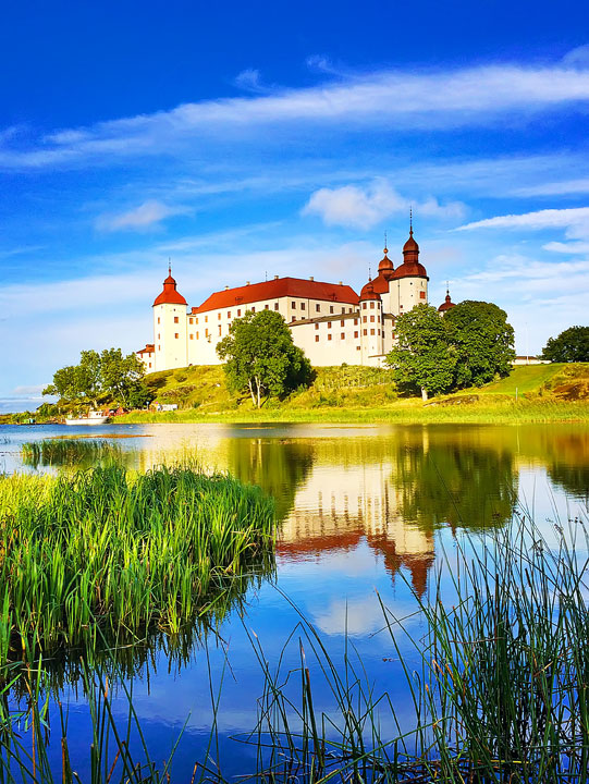 Weekend Getaway in Sweden: Spend a Night at Läckö Castle. #travel #sweden #holiday #photography www.kevinandamanda.com