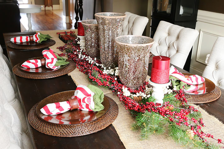 Dying over this gorgeous southern home decorated for the holidays!! So many great ideas and inspiration for Christmas entertaining. 