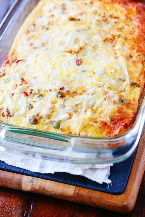 An easy, cheesy, Italian Breakfast Casserole. Layer crescent rolls, ham, salami, eggs, bell peppers and cheese, then bake for 30 mins. Perfect for breakfast, lunch, or breakfast for dinner!