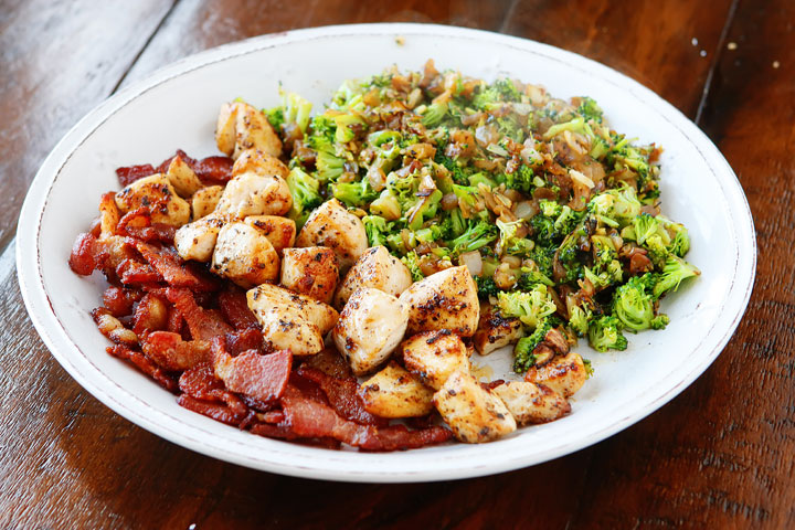 This is like an ultra creamy, cheesy broccoli soup with bacon, chicken, and pasta!! Seriously what on earth could be better? Cheesy. Bacon. Pasta. Need I say more??