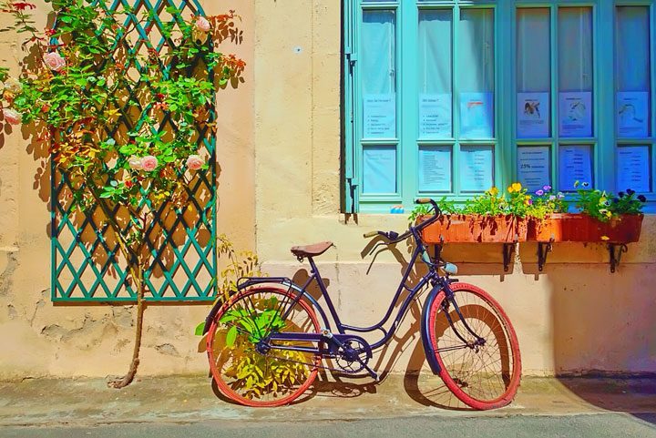 Summertime biking around the south of France... (Click for travel tips and itineraries)