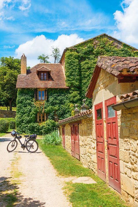 Summertime biking around the south of France... (Click for travel tips and itineraries)