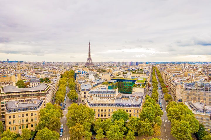 Explore the best neighborhoods in Paris and see all the iconic landmarks with these FREE Paris Walking Tours Maps!