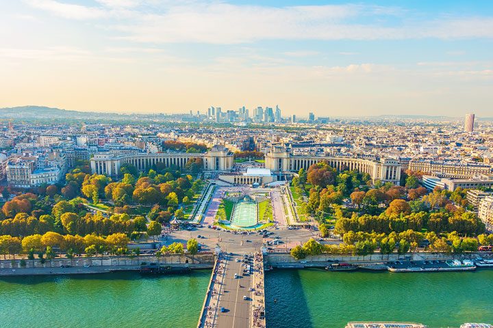 Explore the best neighborhoods in Paris and see all the iconic landmarks with these FREE Paris Walking Tours Maps!