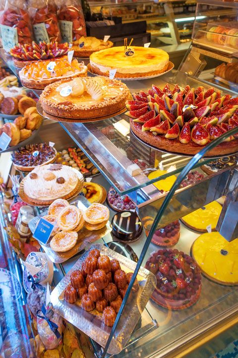 Where to Eat in Paris, France -- Where to find the BEST food in Paris -- the best restaurants, cafes, and bakery suggestions for every meal of the day!