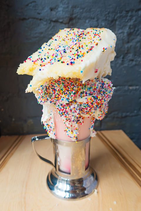 10 Fun Things You HAVE to Eat in NYC!!!