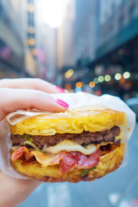 10 Fun Things You HAVE to Eat in NYC!!!