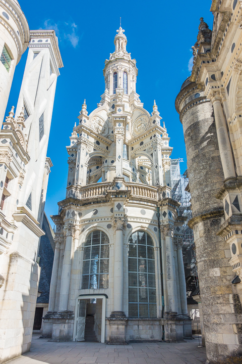 Exploring beautiful Castles of the Loire Valley in France, the perfect day trip from Paris with a Blue Fox Travel Small Group Tour!