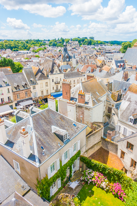 Exploring beautiful Castles of the Loire Valley in France, the perfect day trip from Paris with a Blue Fox Travel Small Group Tour!