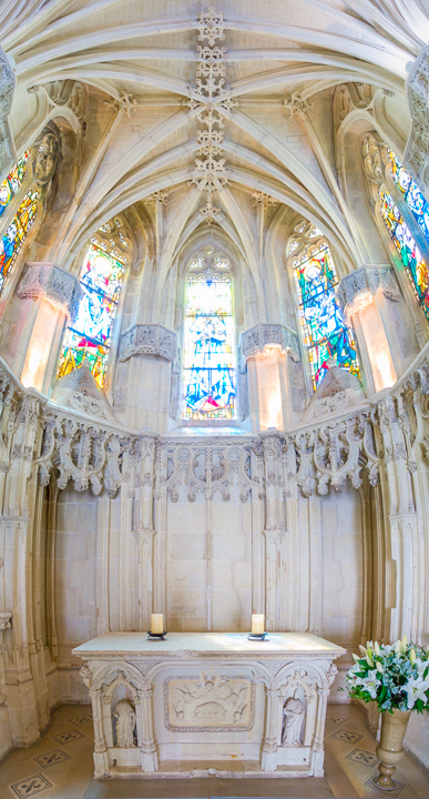 Exploring beautiful Castles of the Loire Valley in France, the perfect day trip from Paris with a Blue Fox Travel Small Group Tour!