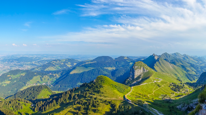 Five Things To Do in Montreux, Switzerland. Why this beautiful lakeside town should DEFINITELY be on your bucket list!!!