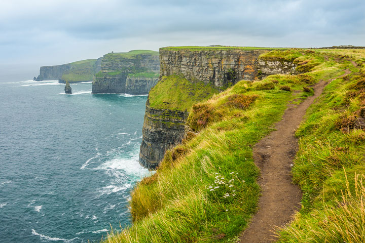 Everything you need to know about hiking the Cliffs of Moher in Ireland!